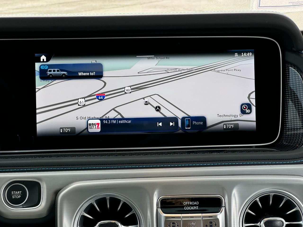 Mercedes-Benz G-Class Vehicle Full-screen Gallery Image 8