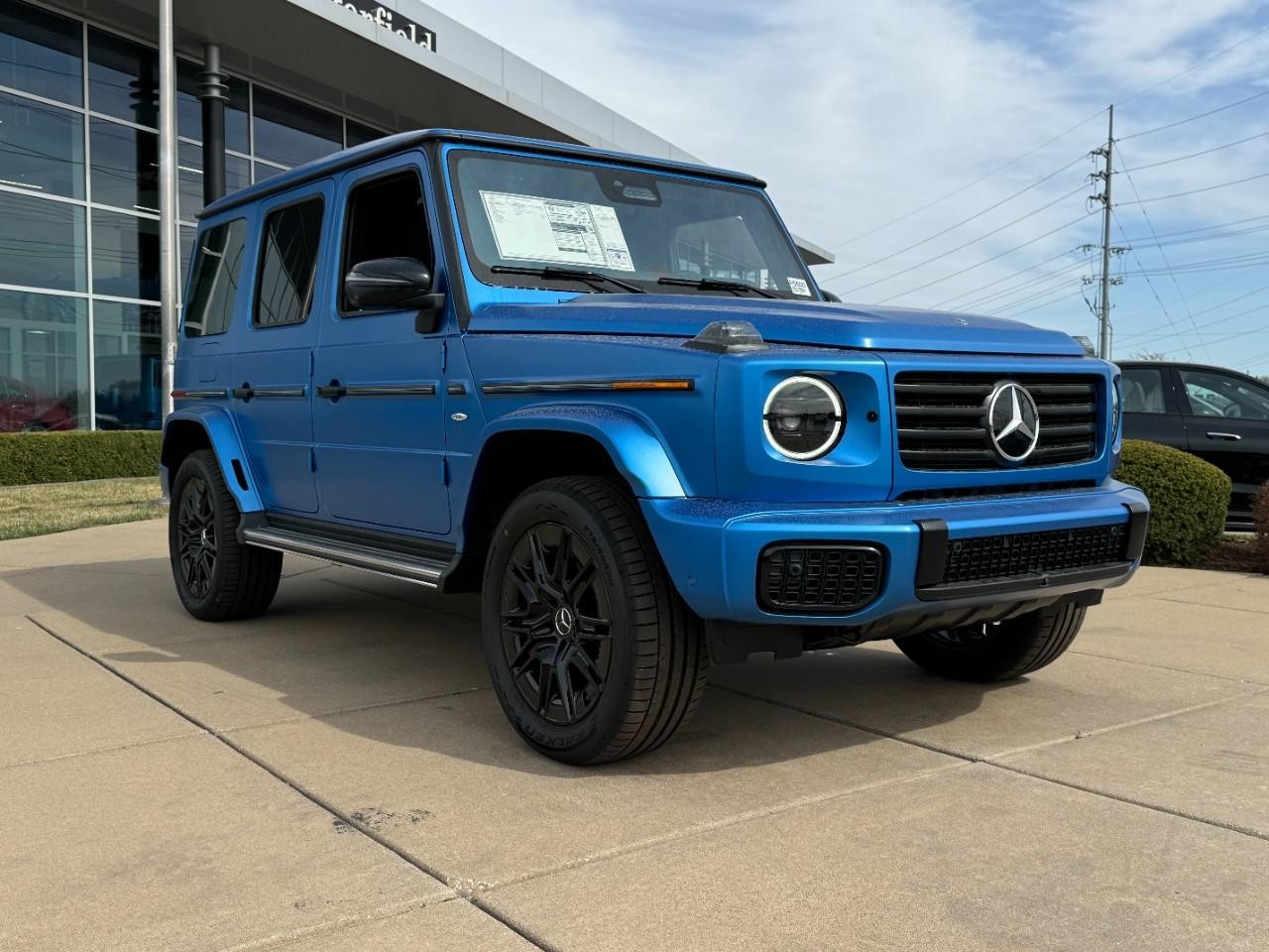 Mercedes-Benz G-Class Vehicle Full-screen Gallery Image 11