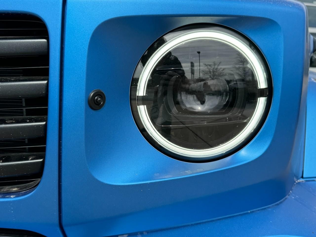 Mercedes-Benz G-Class Vehicle Full-screen Gallery Image 13