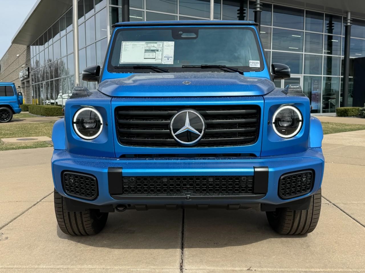 Mercedes-Benz G-Class Vehicle Full-screen Gallery Image 14