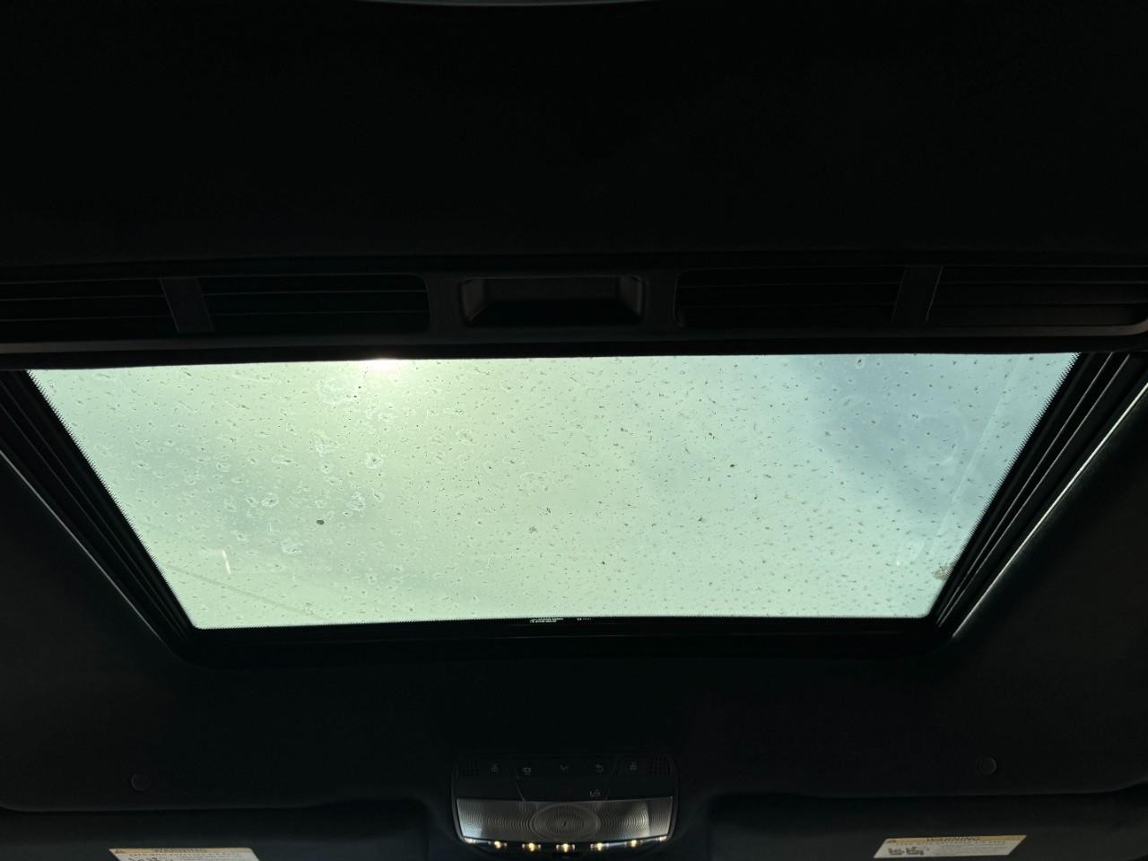 Mercedes-Benz G-Class Vehicle Full-screen Gallery Image 18