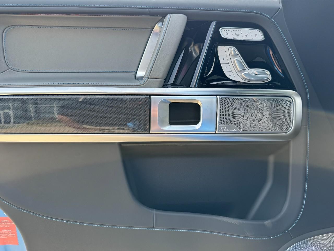 Mercedes-Benz G-Class Vehicle Full-screen Gallery Image 21