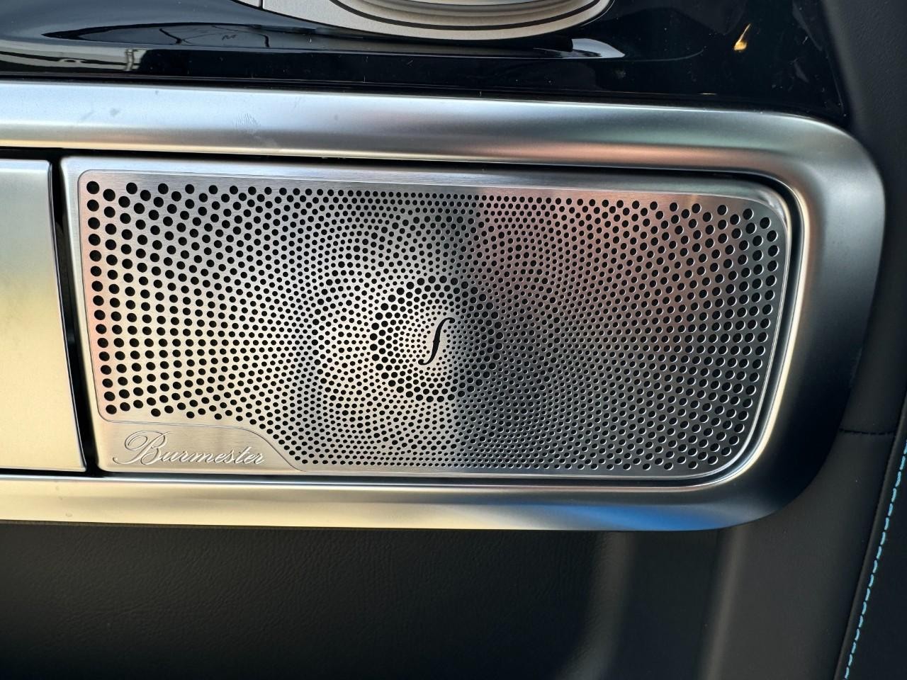 Mercedes-Benz G-Class Vehicle Full-screen Gallery Image 24