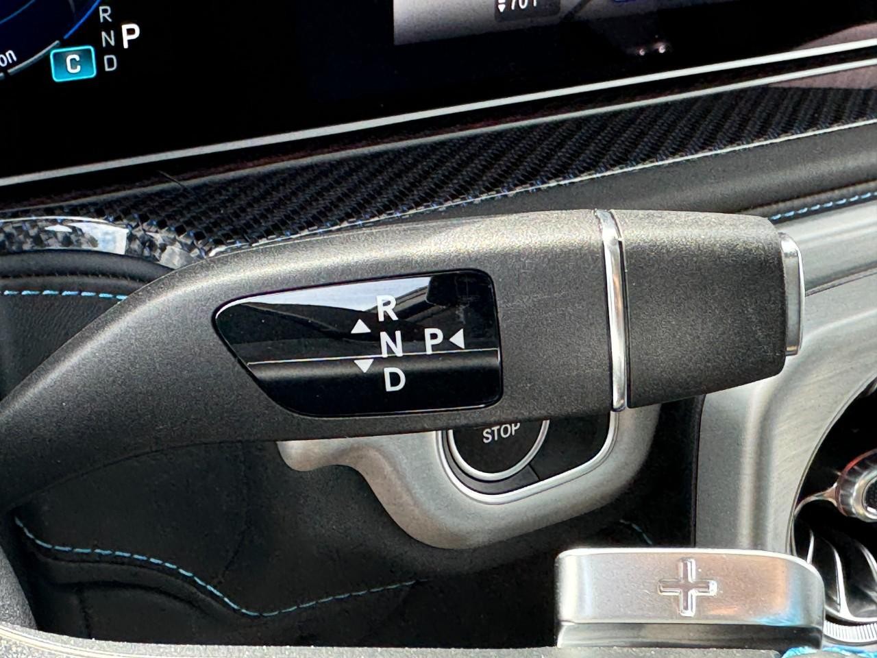 Mercedes-Benz G-Class Vehicle Full-screen Gallery Image 31