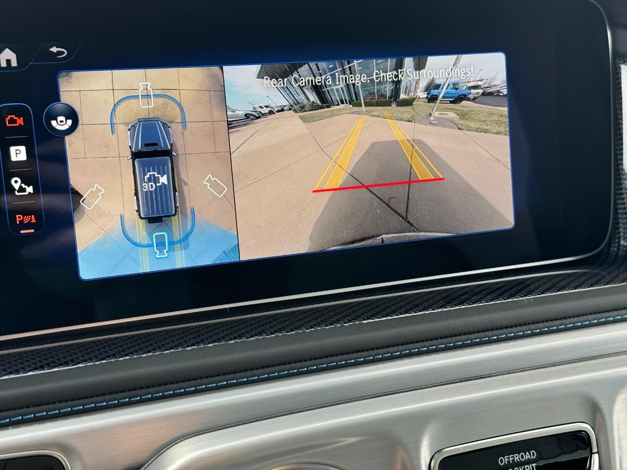 Mercedes-Benz G-Class Vehicle Full-screen Gallery Image 32