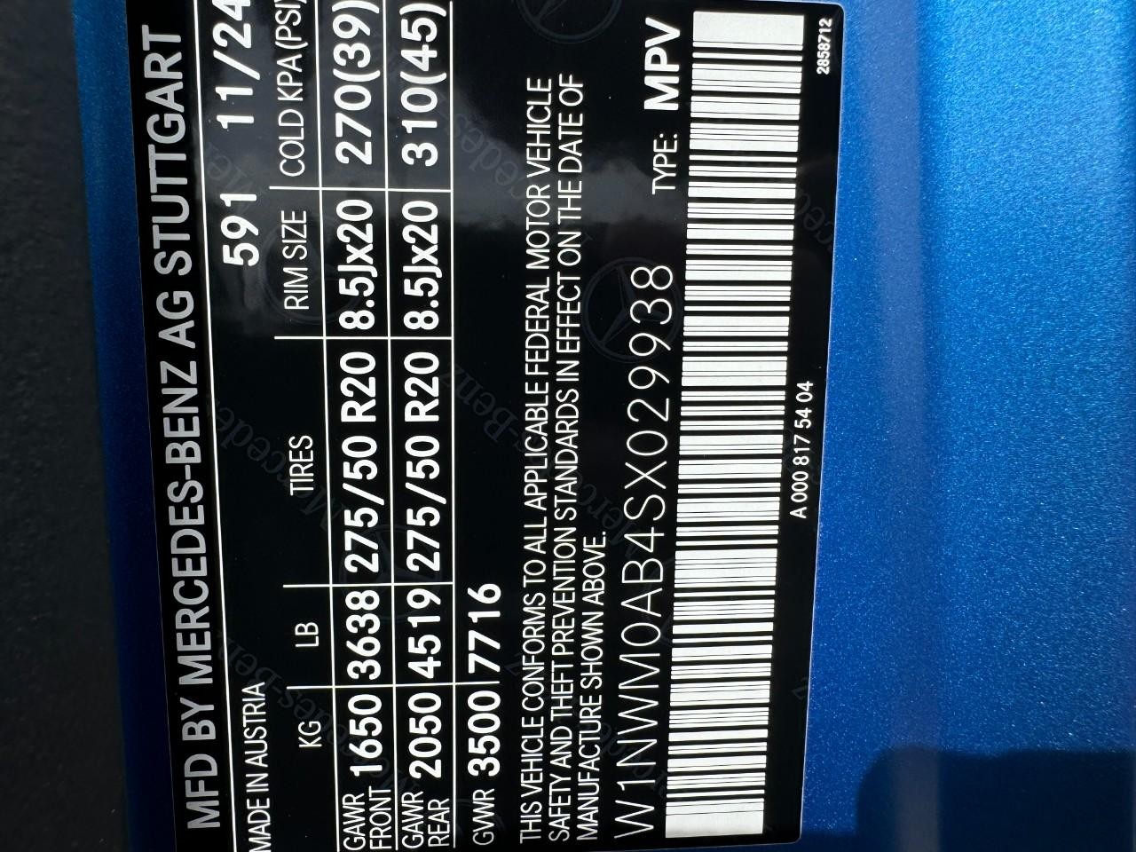 Mercedes-Benz G-Class Vehicle Full-screen Gallery Image 33