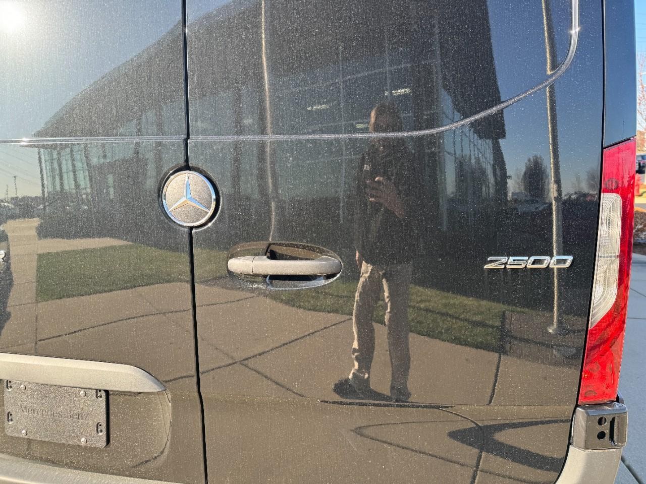 Mercedes-Benz Sprinter Cargo Van Vehicle Full-screen Gallery Image 15