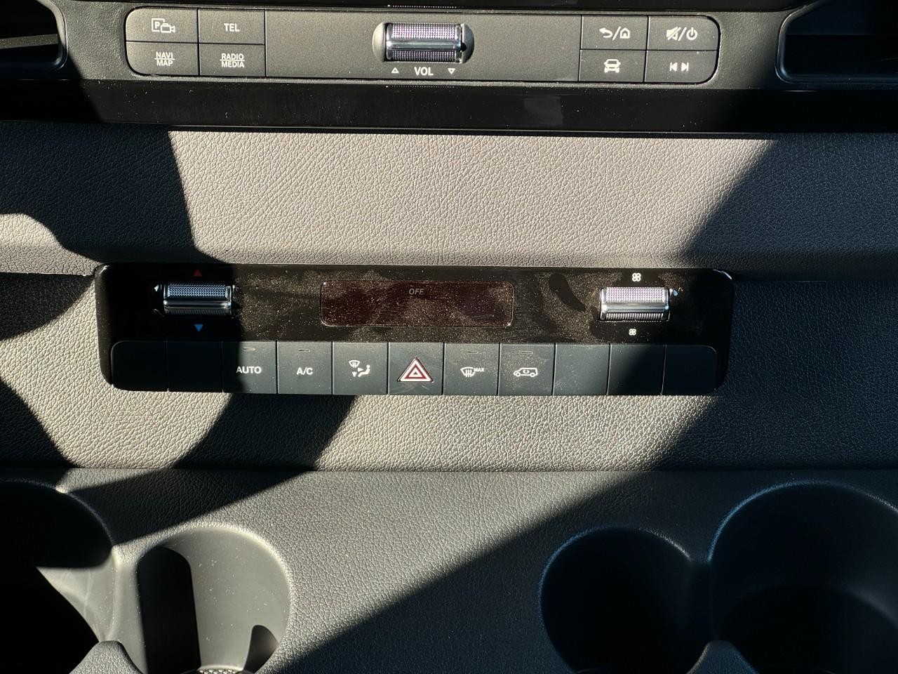 Mercedes-Benz Sprinter Cargo Van Vehicle Full-screen Gallery Image 20