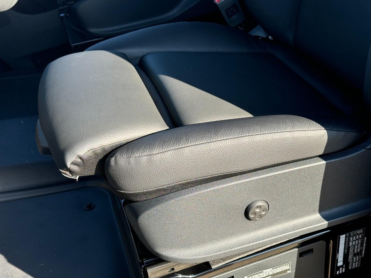 Mercedes-Benz Sprinter Cargo Van Vehicle Full-screen Gallery Image 27