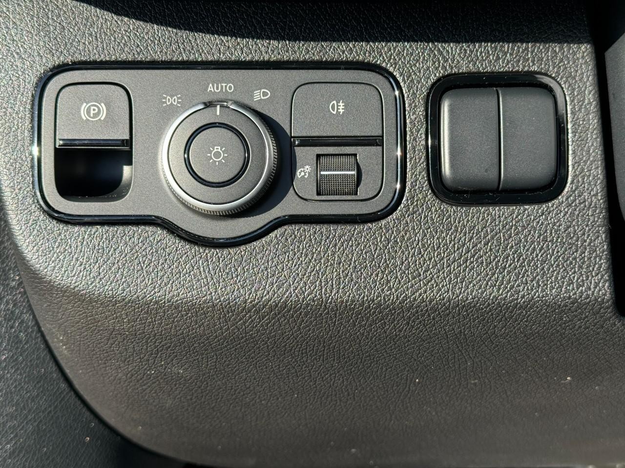 Mercedes-Benz Sprinter Cargo Van Vehicle Full-screen Gallery Image 28