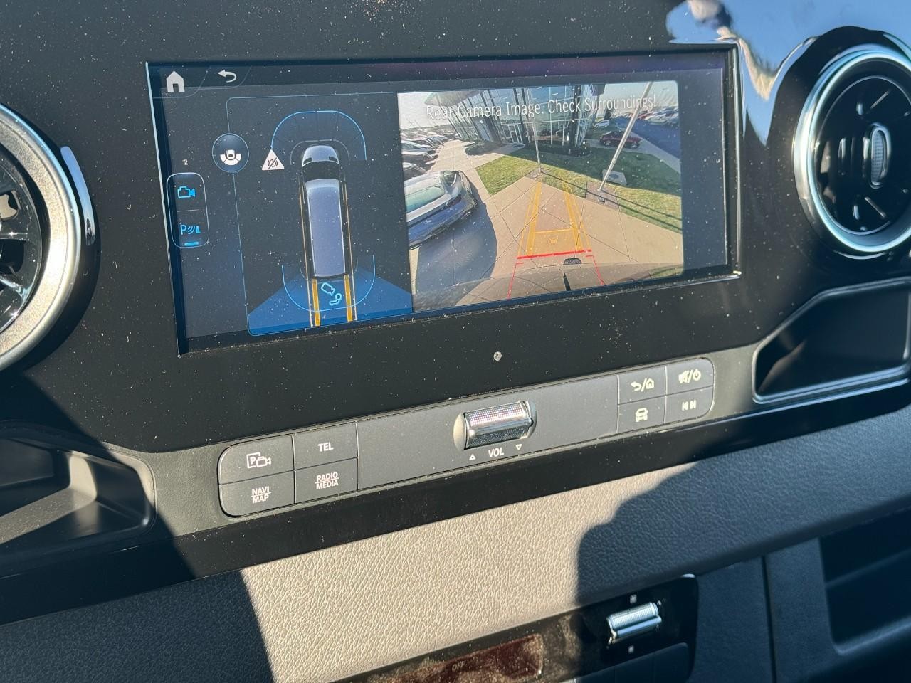 Mercedes-Benz Sprinter Cargo Van Vehicle Full-screen Gallery Image 33