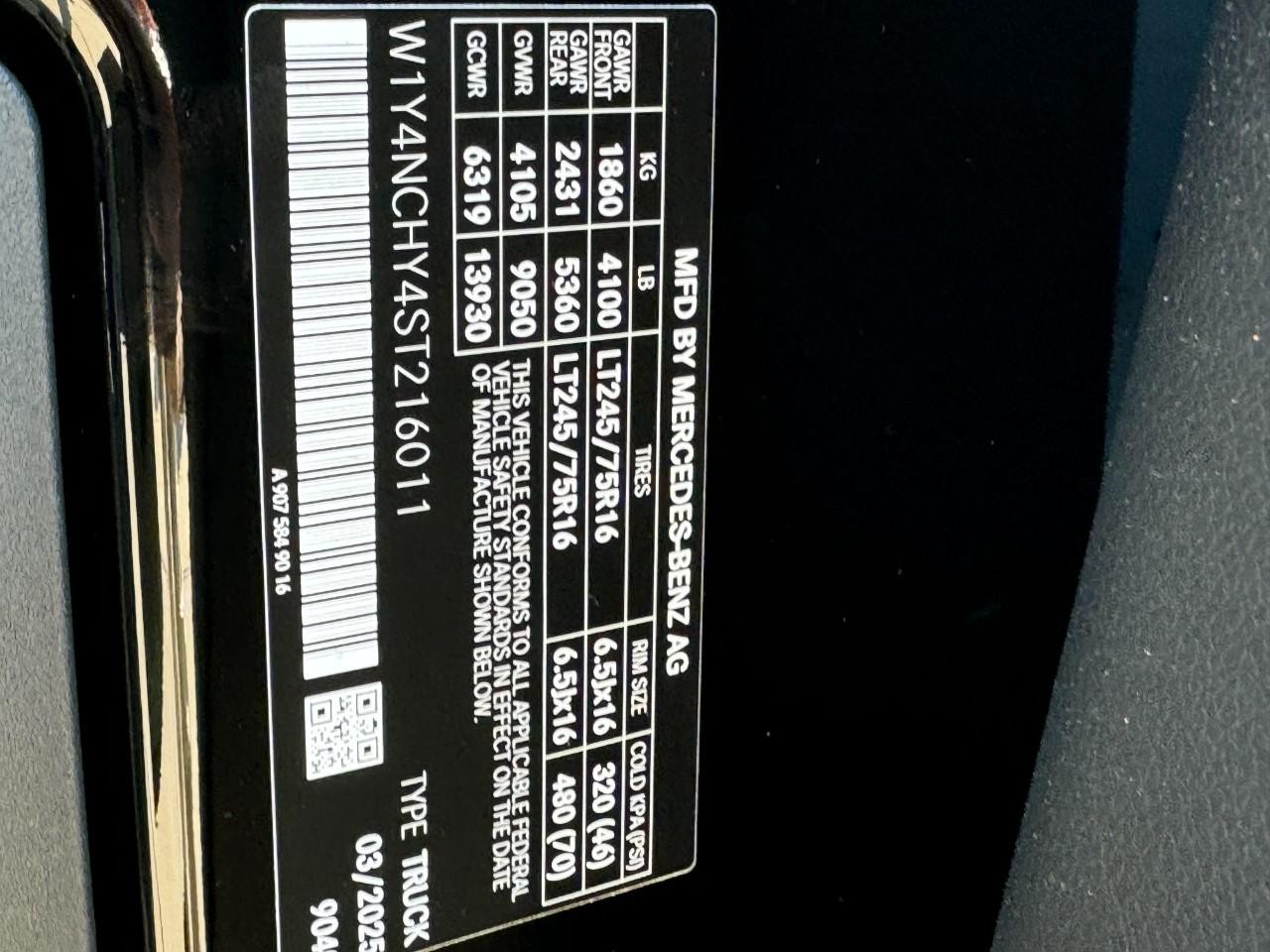 Mercedes-Benz Sprinter Cargo Van Vehicle Full-screen Gallery Image 34