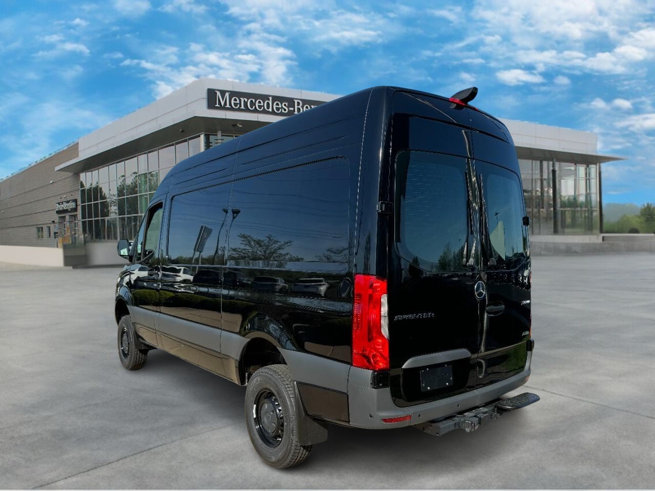 Mercedes-Benz Sprinter Van Vehicle Full-screen Gallery Image 3