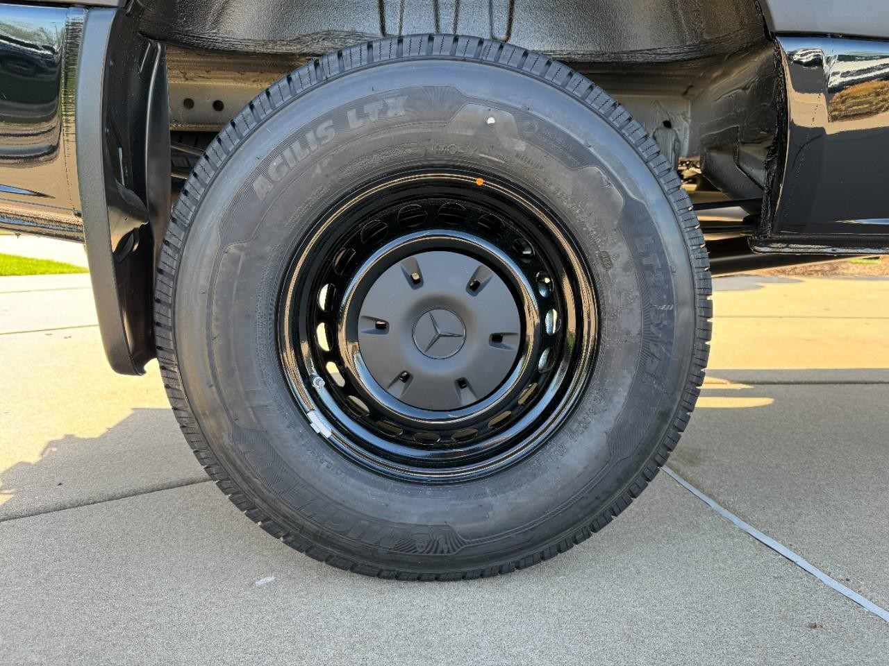 Mercedes-Benz Sprinter Van Vehicle Full-screen Gallery Image 5