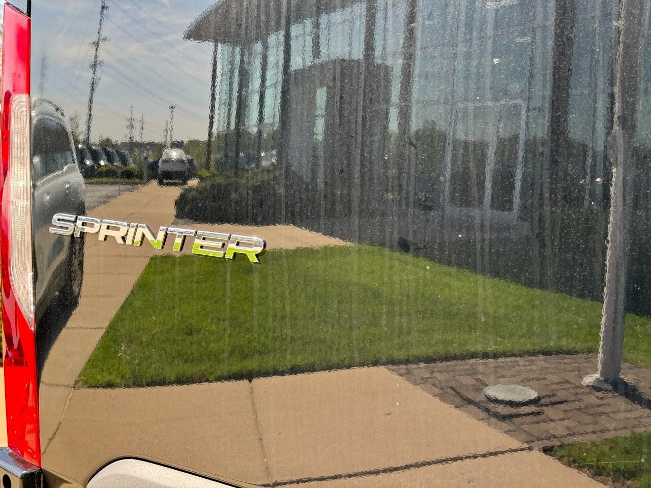 Mercedes-Benz Sprinter Van Vehicle Full-screen Gallery Image 10