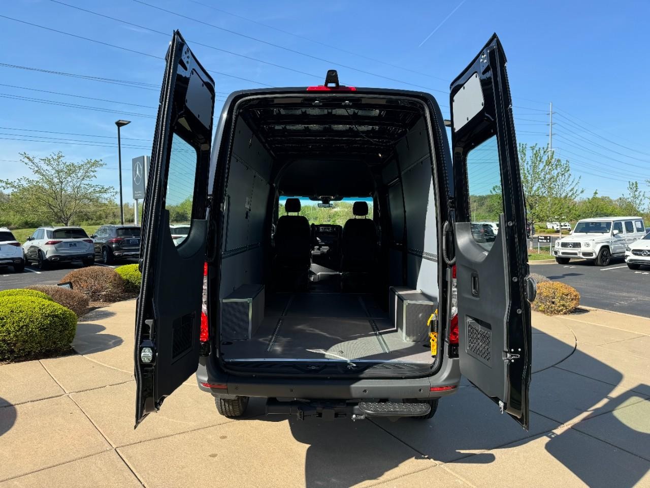 Mercedes-Benz Sprinter Van Vehicle Full-screen Gallery Image 13