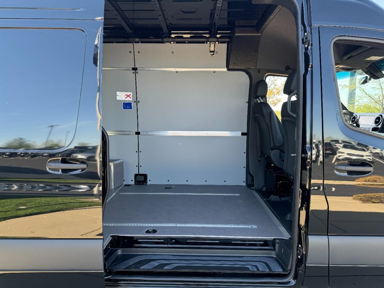 Mercedes-Benz Sprinter Van Vehicle Full-screen Gallery Image 14