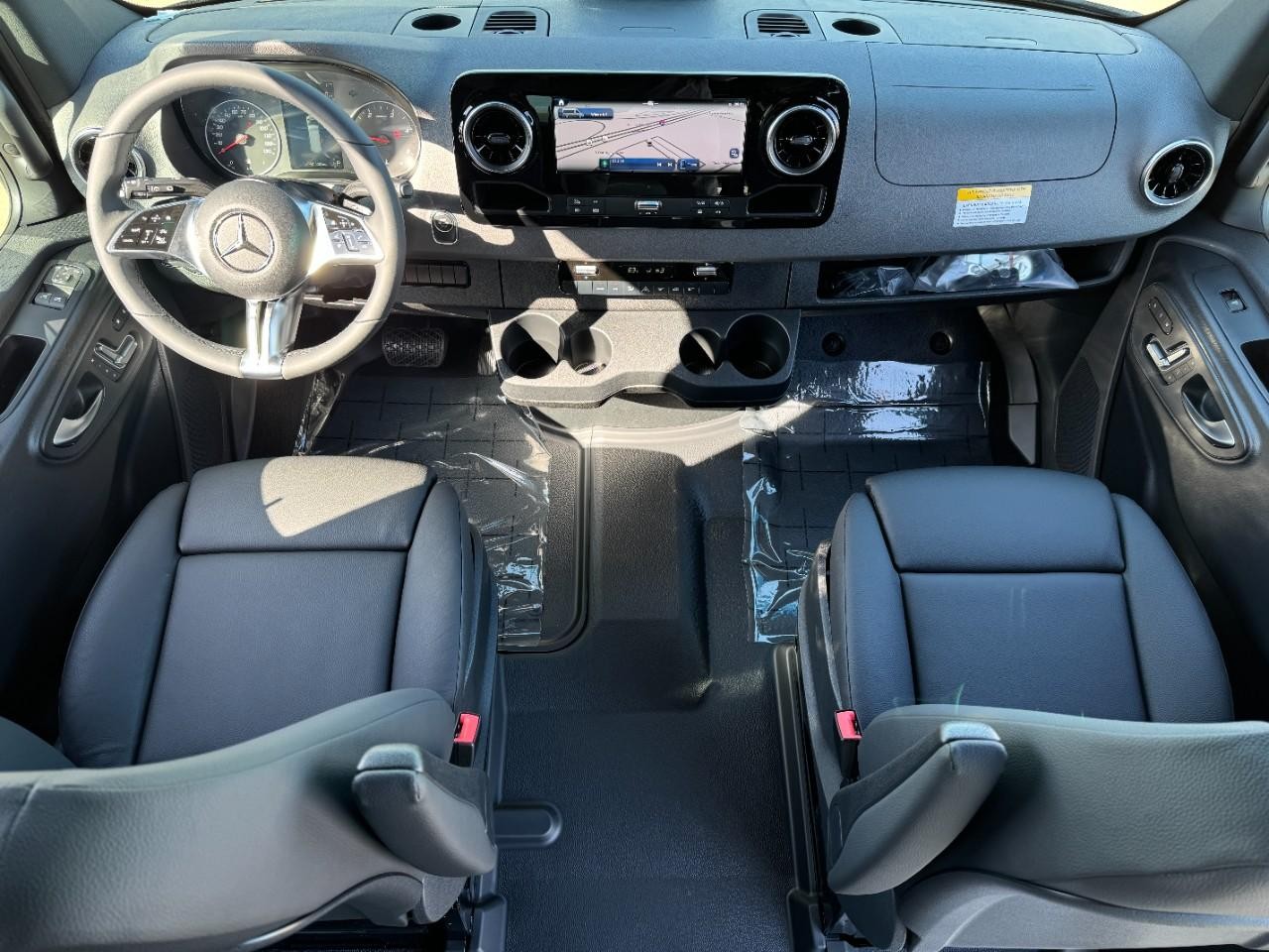 Mercedes-Benz Sprinter Van Vehicle Full-screen Gallery Image 16