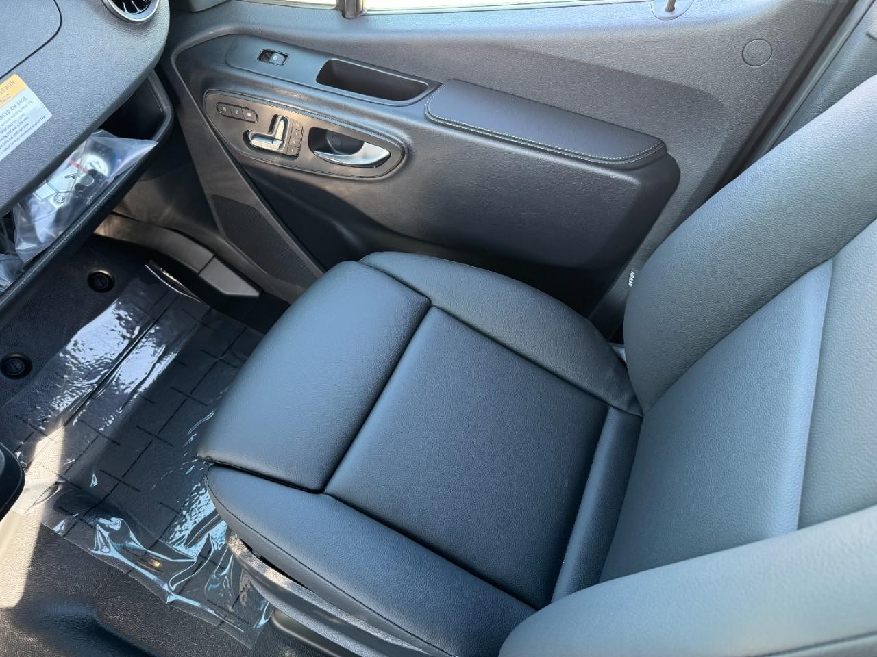 Mercedes-Benz Sprinter Van Vehicle Full-screen Gallery Image 20