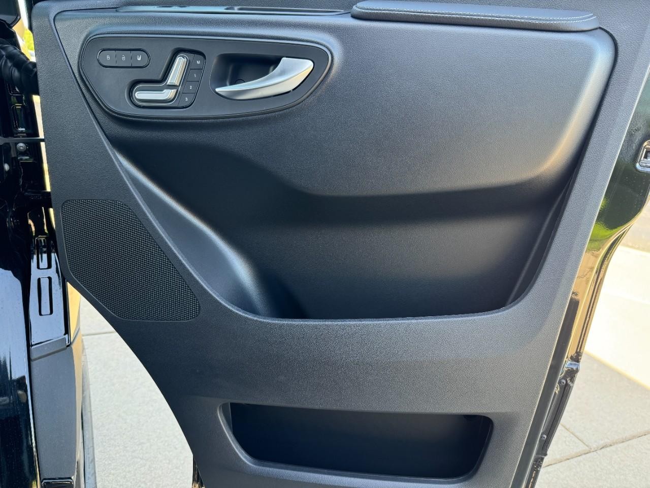 Mercedes-Benz Sprinter Van Vehicle Full-screen Gallery Image 21