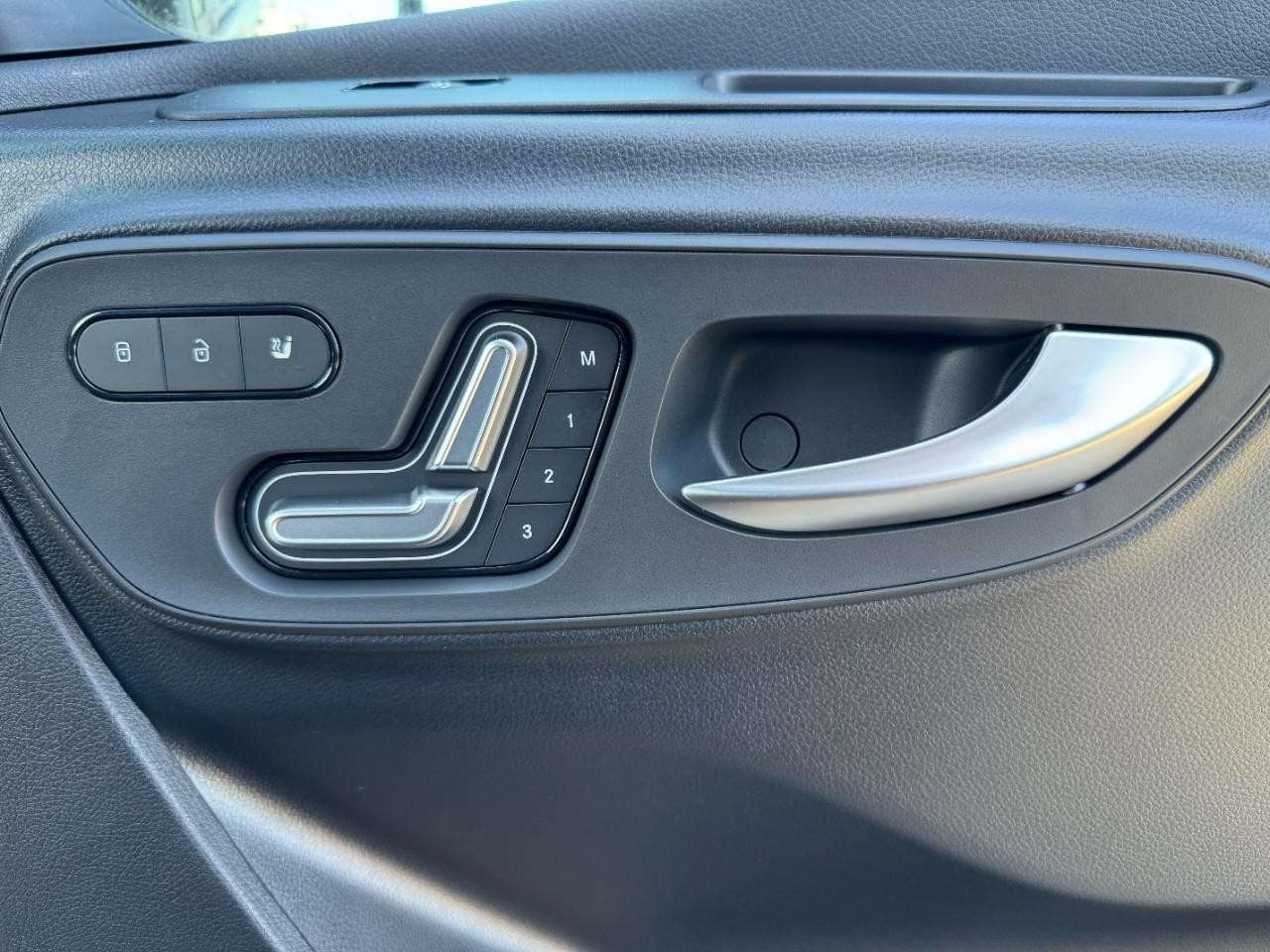 Mercedes-Benz Sprinter Van Vehicle Full-screen Gallery Image 22