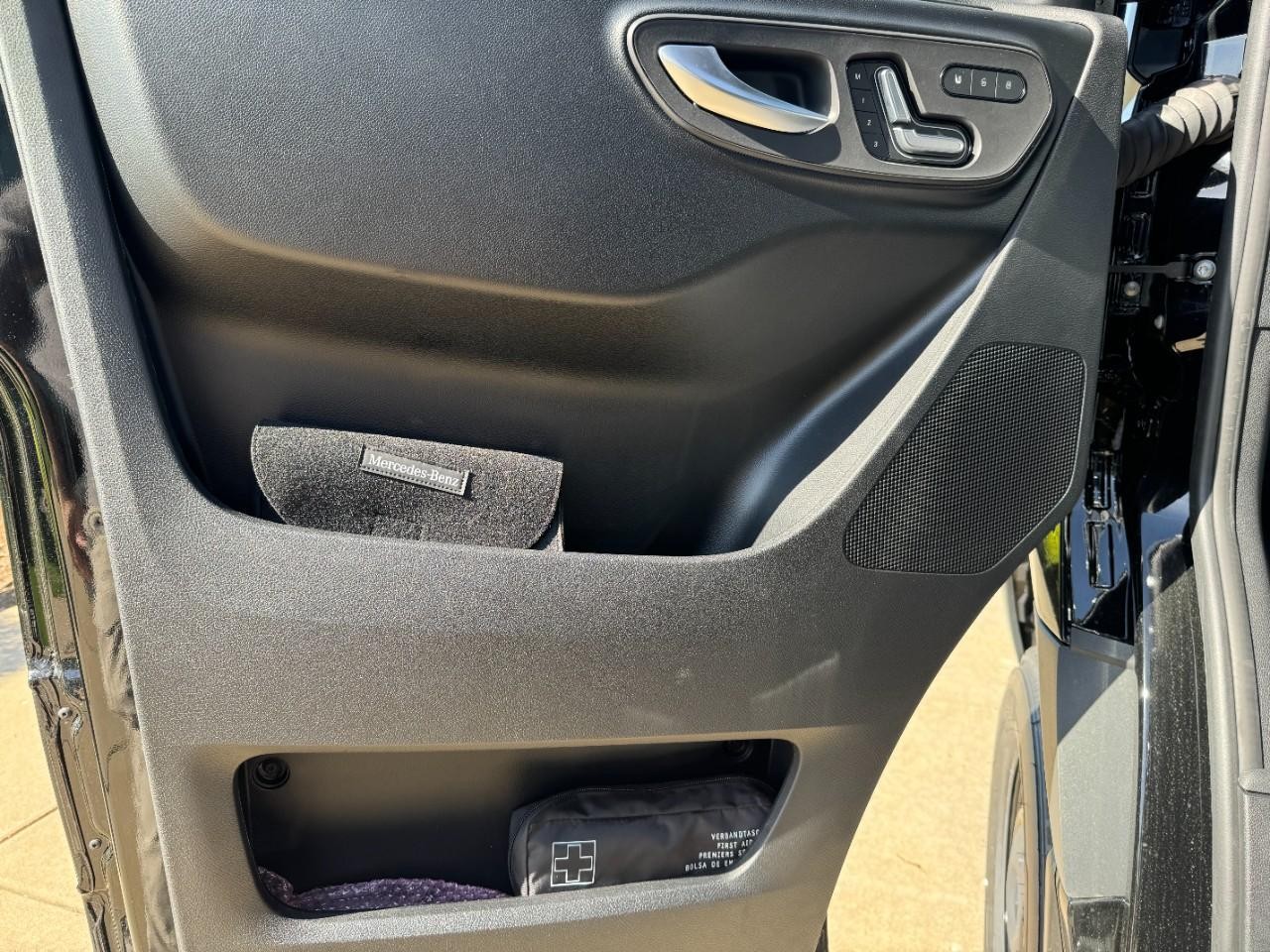 Mercedes-Benz Sprinter Van Vehicle Full-screen Gallery Image 23