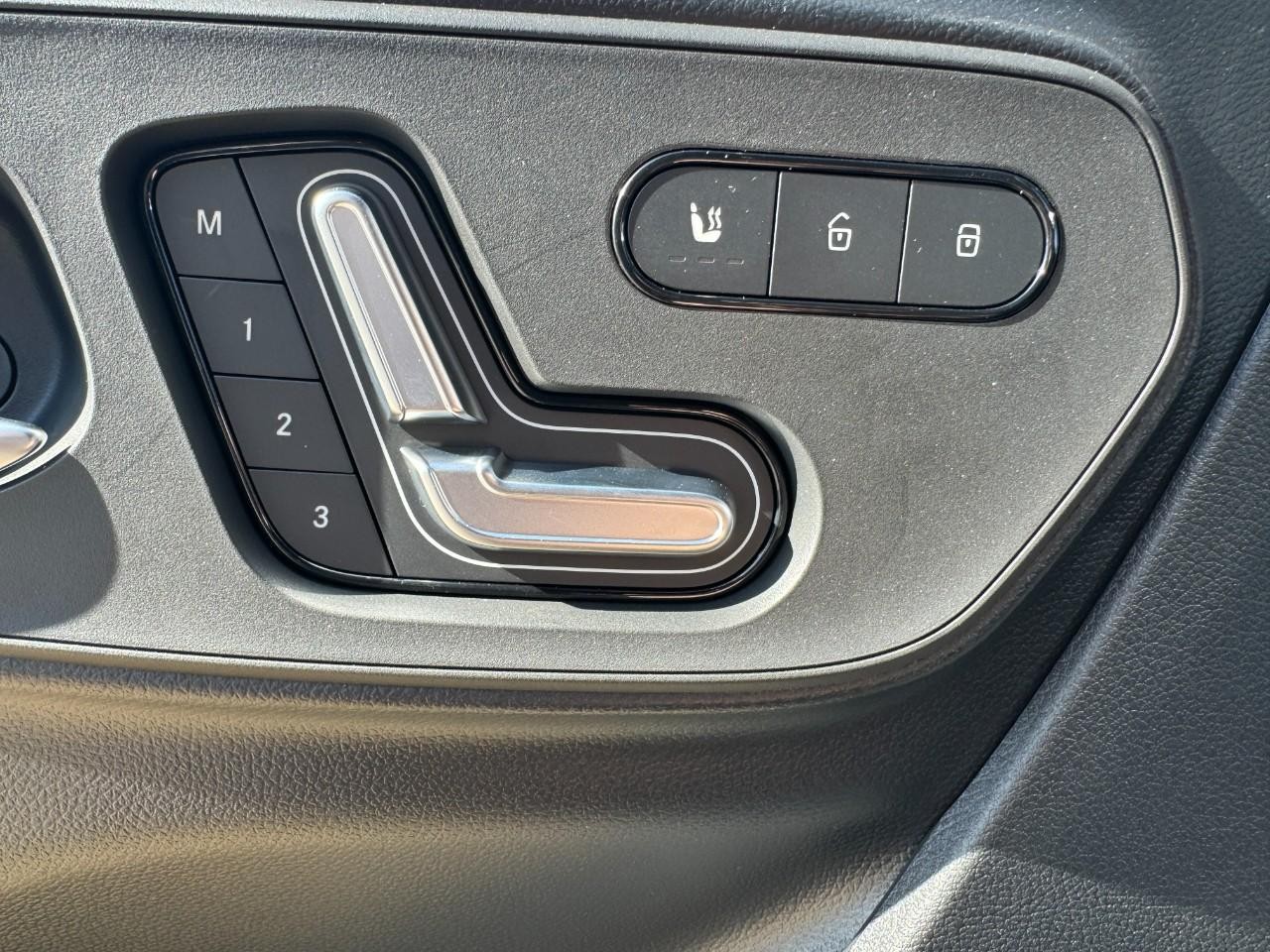 Mercedes-Benz Sprinter Van Vehicle Full-screen Gallery Image 25