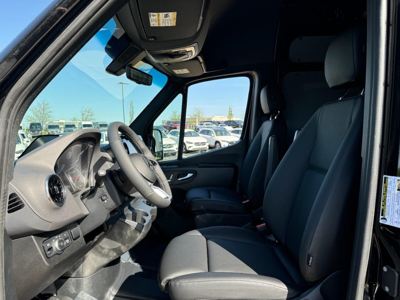 Mercedes-Benz Sprinter Van Vehicle Full-screen Gallery Image 26