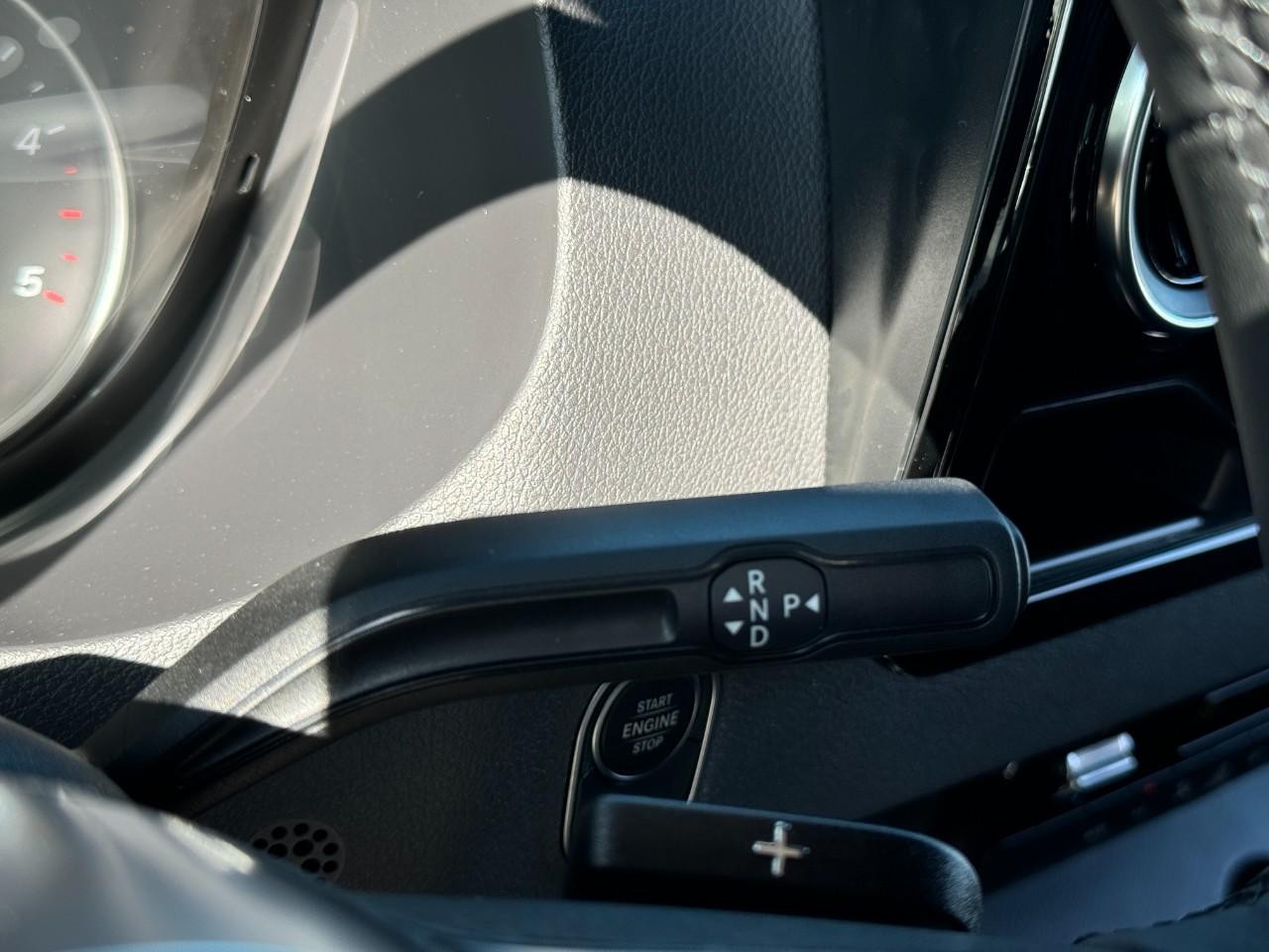 Mercedes-Benz Sprinter Van Vehicle Full-screen Gallery Image 32