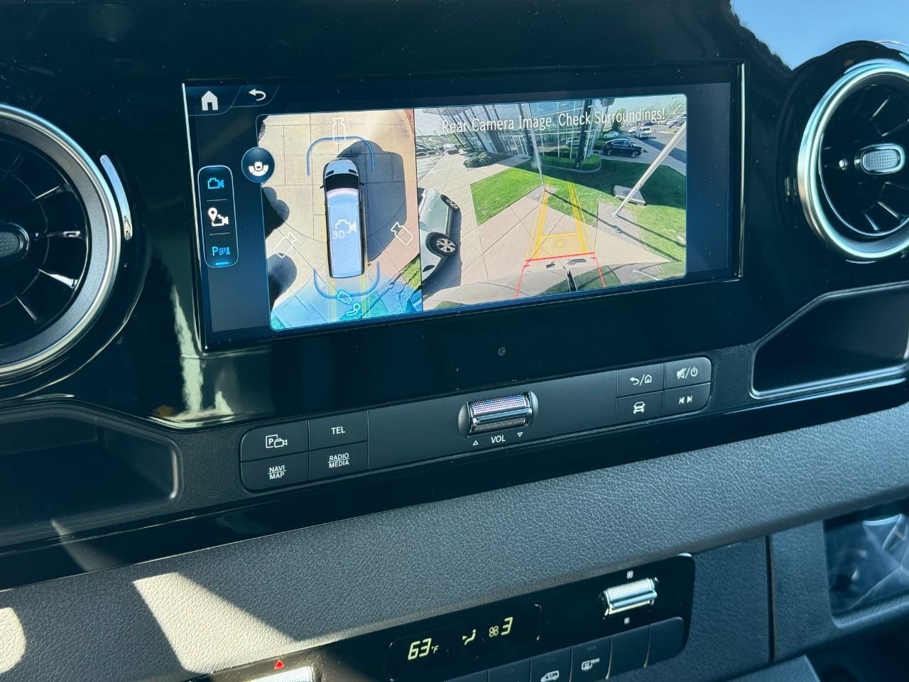 Mercedes-Benz Sprinter Van Vehicle Full-screen Gallery Image 33