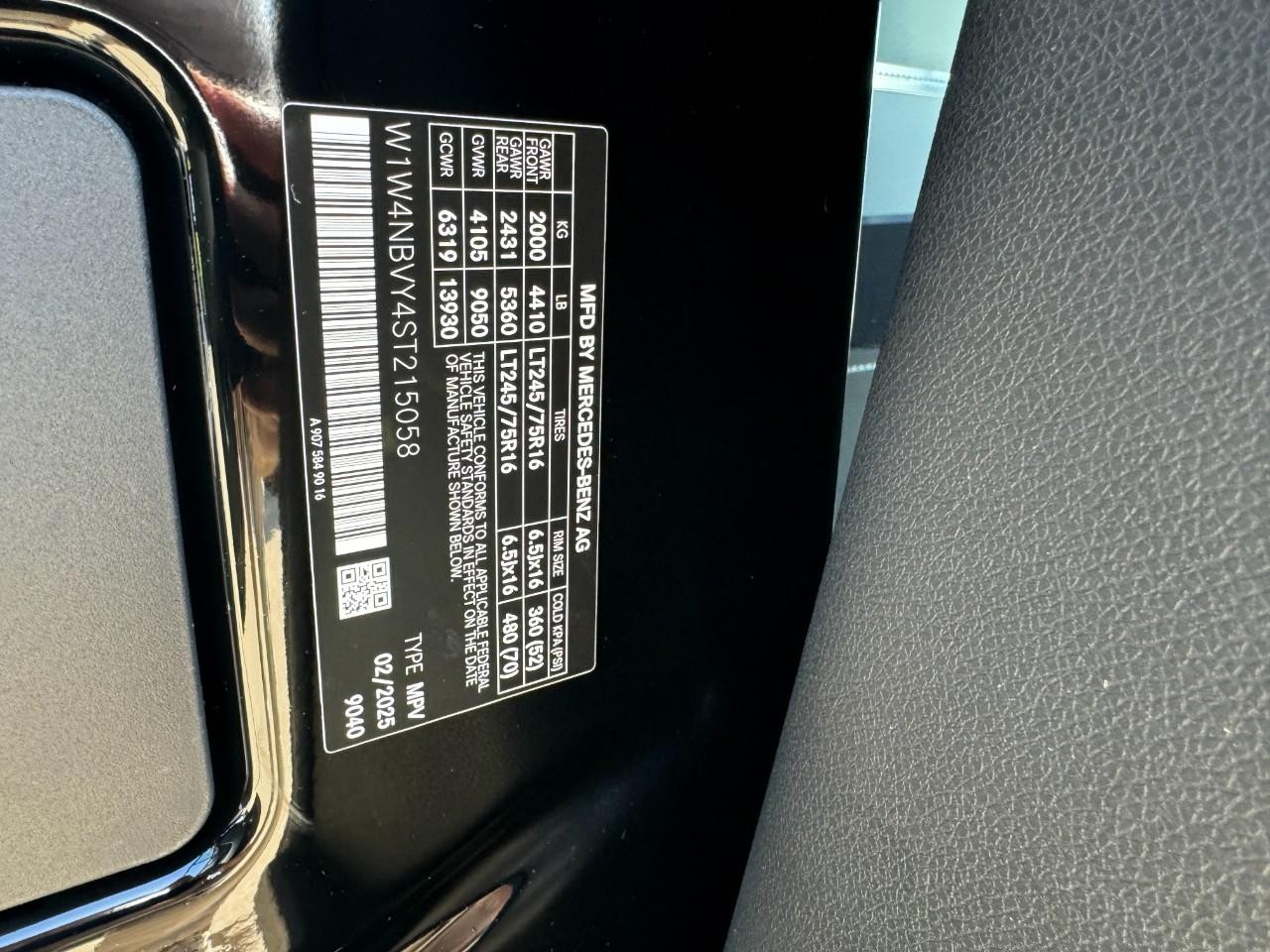 Mercedes-Benz Sprinter Van Vehicle Full-screen Gallery Image 34