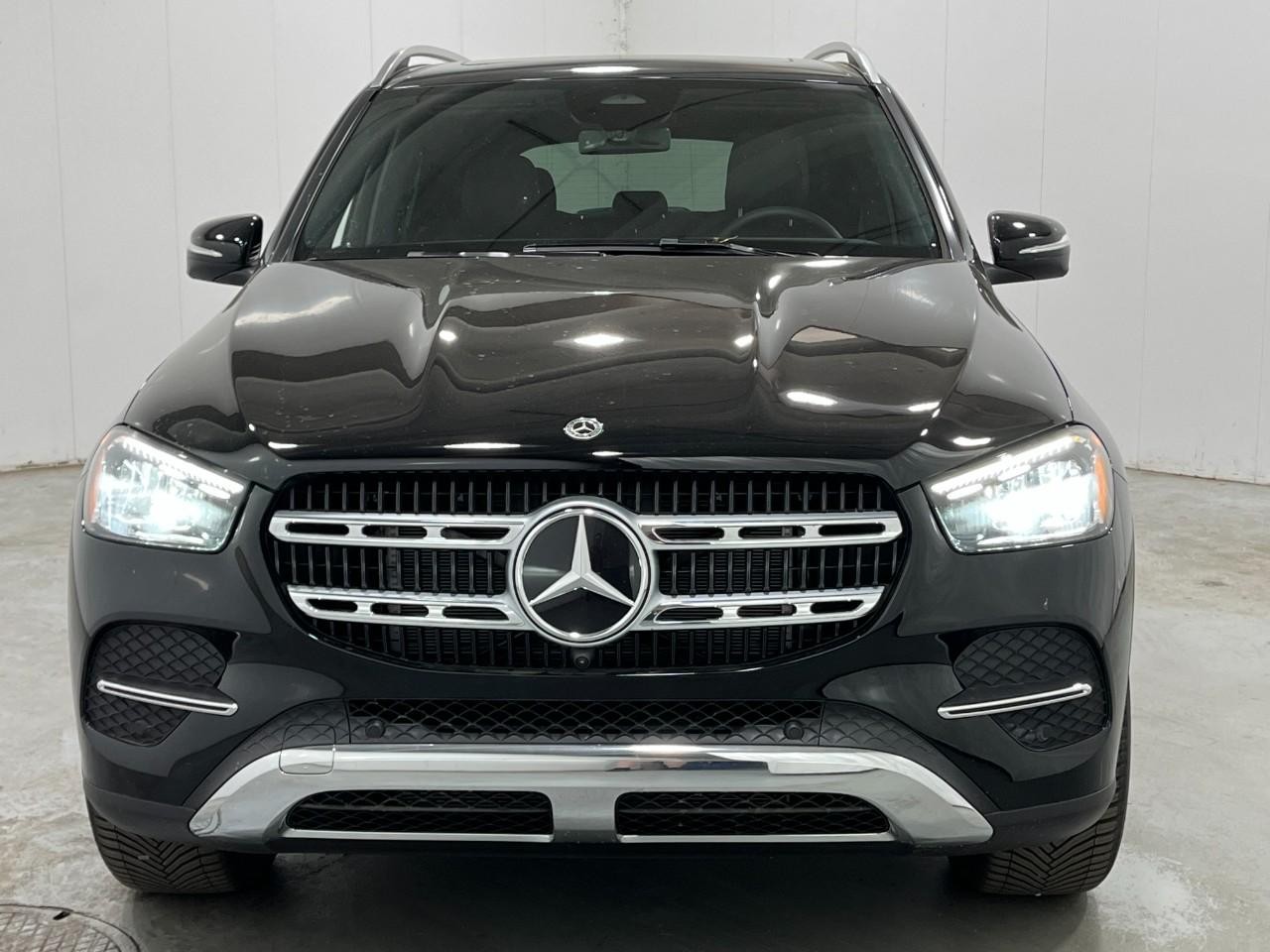 Mercedes-Benz GLE Vehicle Full-screen Gallery Image 7