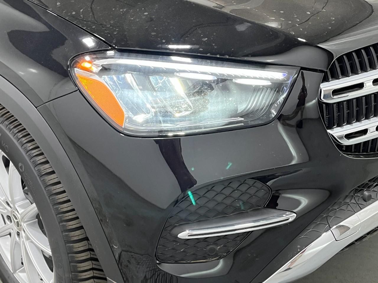 Mercedes-Benz GLE Vehicle Full-screen Gallery Image 8