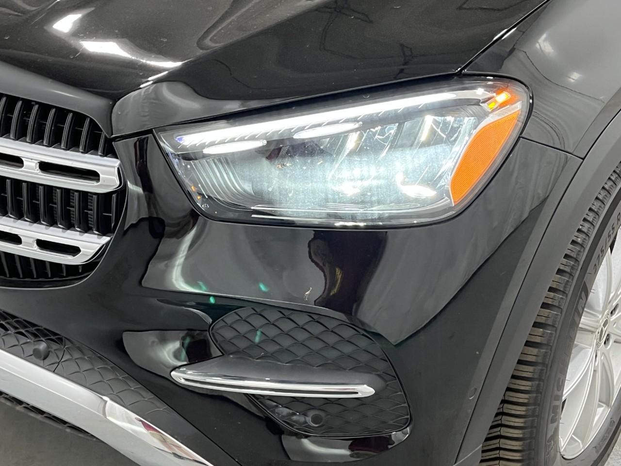 Mercedes-Benz GLE Vehicle Full-screen Gallery Image 9