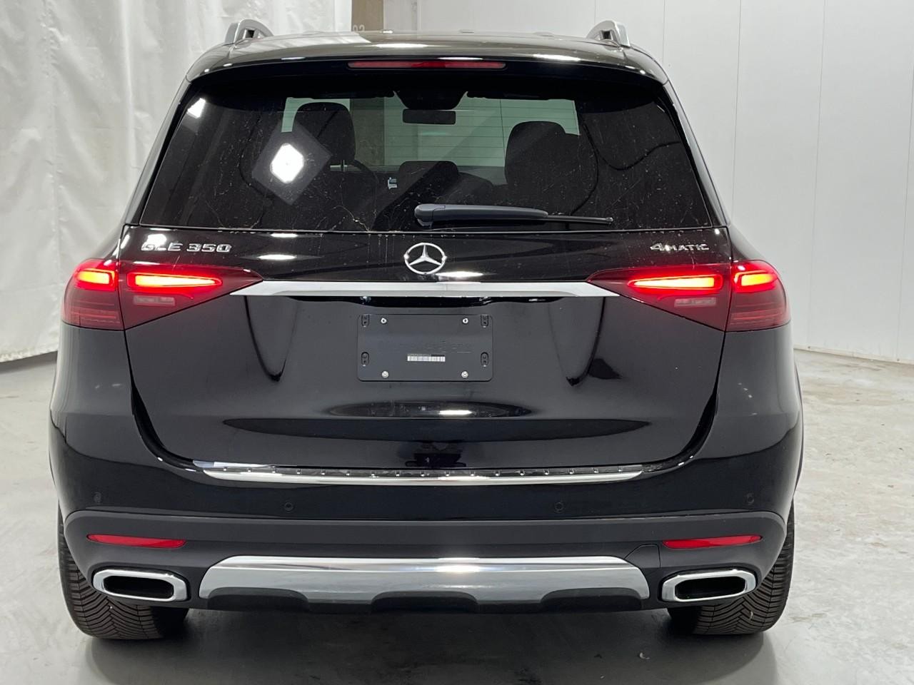Mercedes-Benz GLE Vehicle Full-screen Gallery Image 10