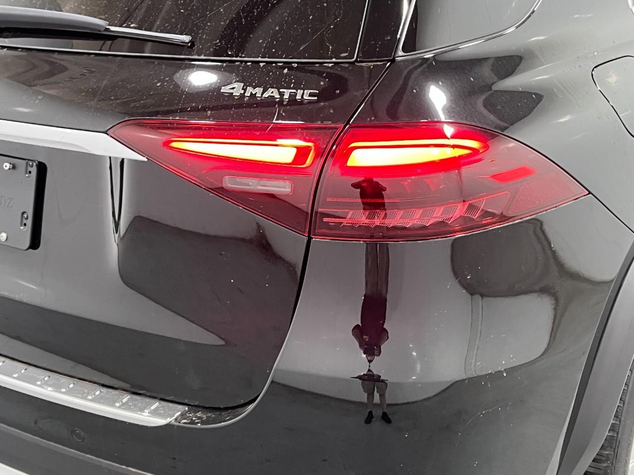 Mercedes-Benz GLE Vehicle Full-screen Gallery Image 12