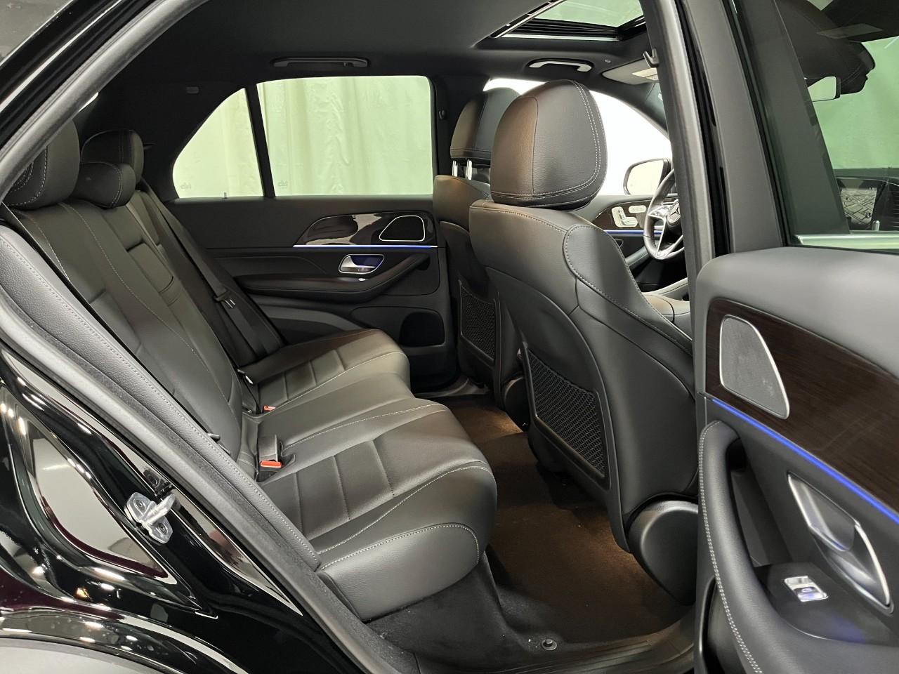 Mercedes-Benz GLE Vehicle Full-screen Gallery Image 13