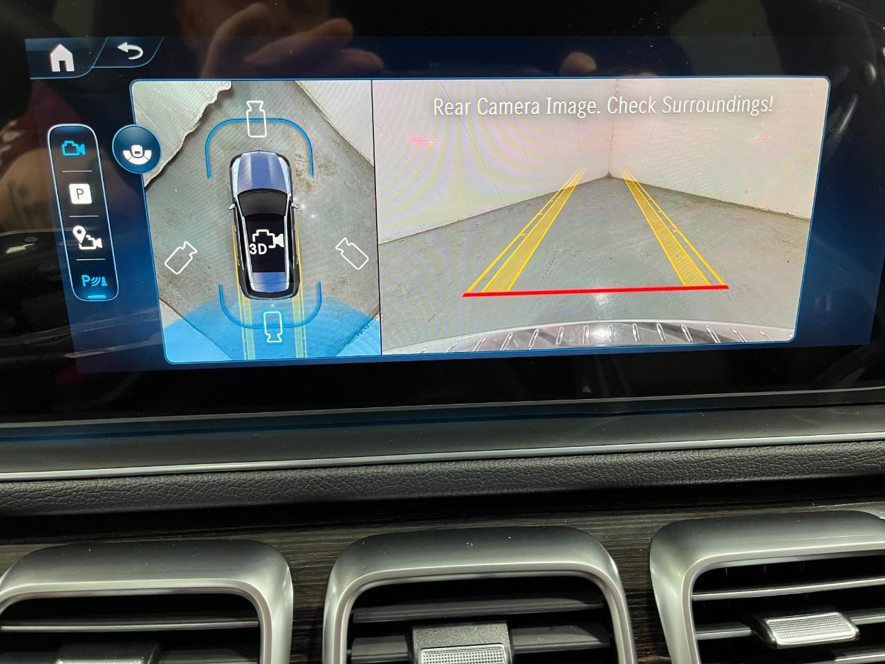 Mercedes-Benz GLE Vehicle Full-screen Gallery Image 26