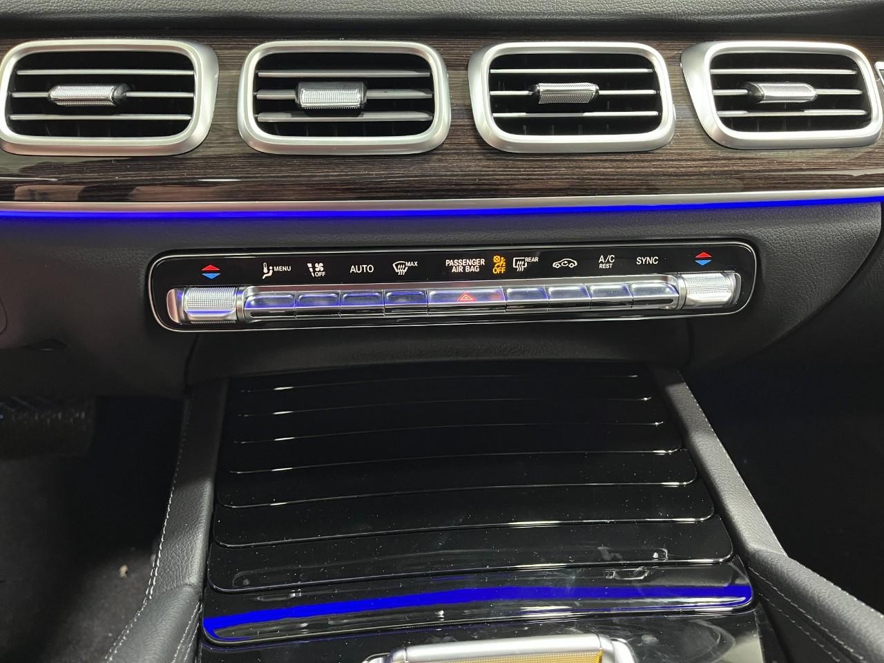 Mercedes-Benz GLE Vehicle Full-screen Gallery Image 27