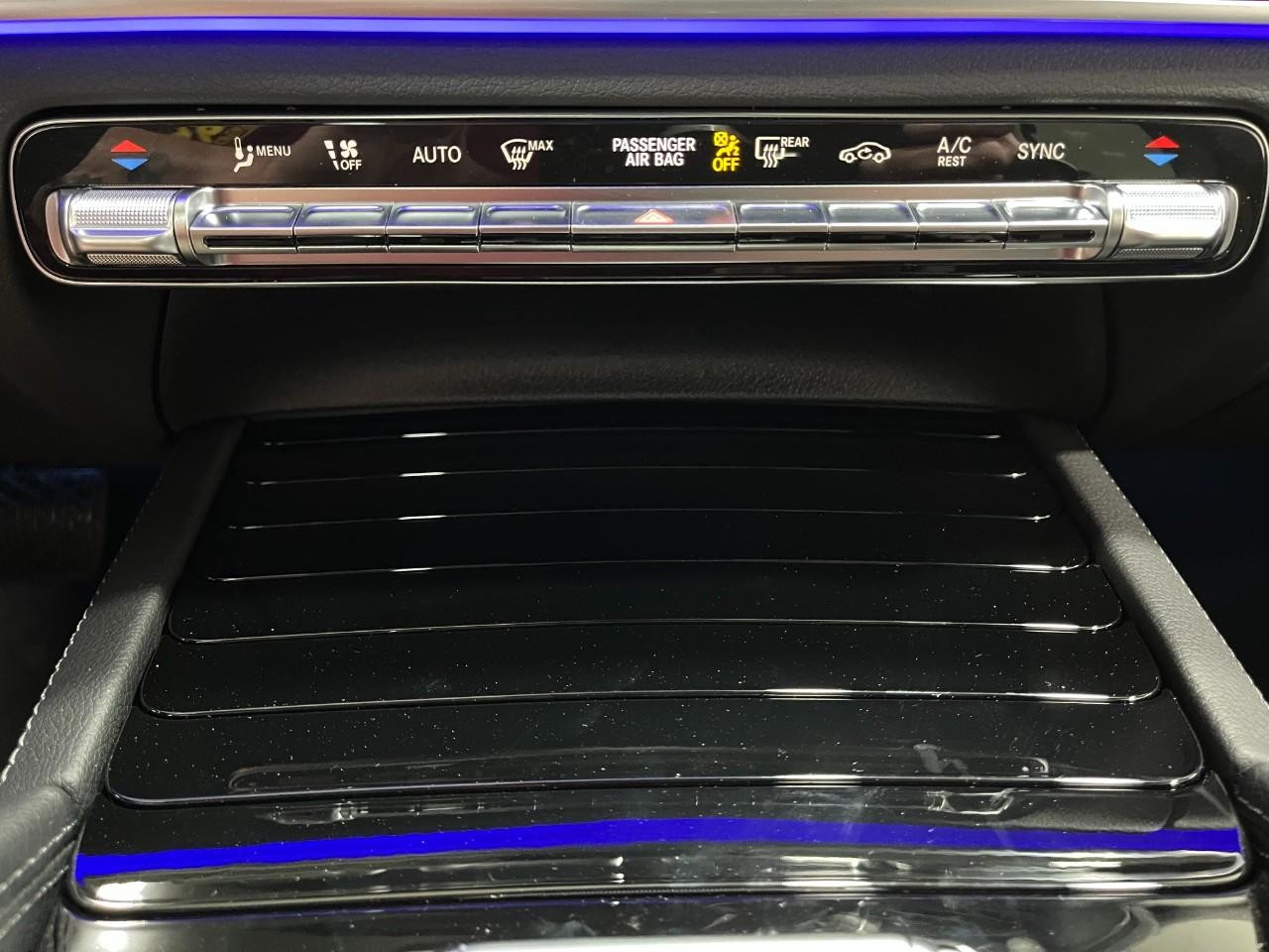 Mercedes-Benz GLE Vehicle Full-screen Gallery Image 28