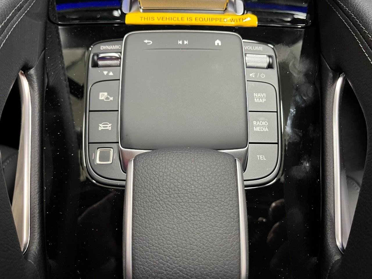 Mercedes-Benz GLE Vehicle Full-screen Gallery Image 29