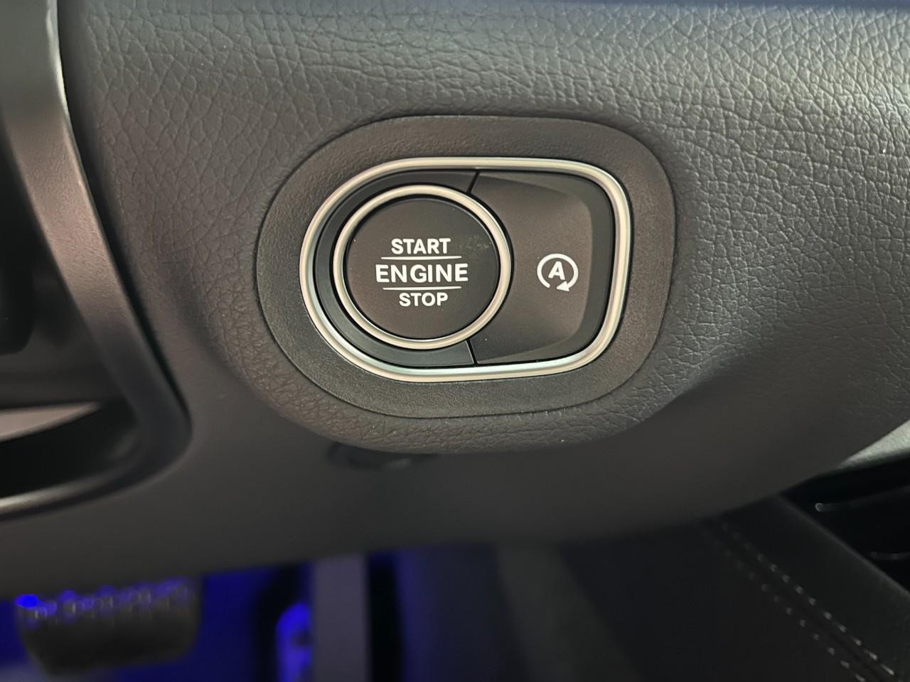 Mercedes-Benz GLE Vehicle Full-screen Gallery Image 31