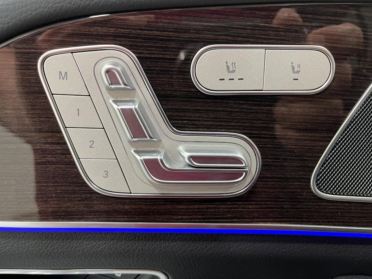 Mercedes-Benz GLE Vehicle Full-screen Gallery Image 33