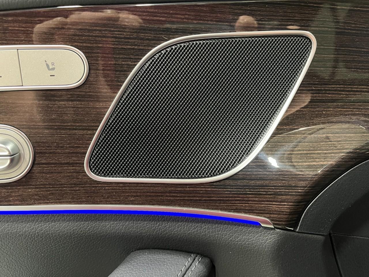 Mercedes-Benz GLE Vehicle Full-screen Gallery Image 34