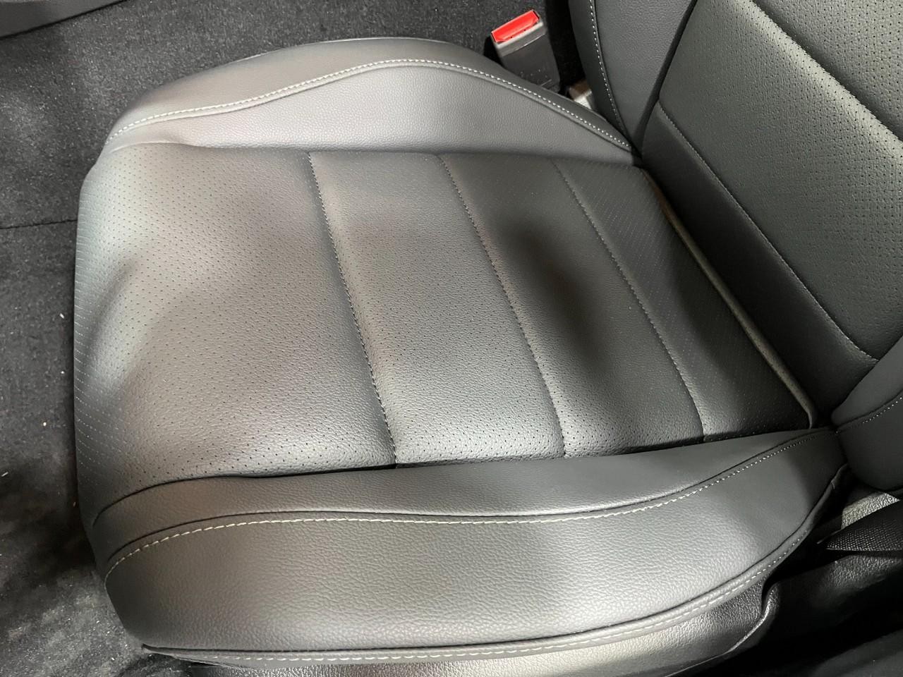 Mercedes-Benz GLE Vehicle Full-screen Gallery Image 39