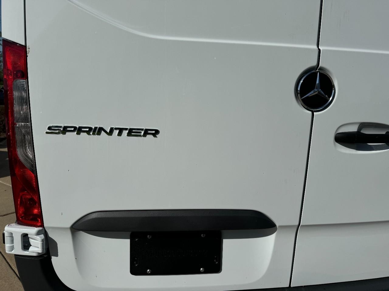 Mercedes-Benz Sprinter Cargo Van Vehicle Full-screen Gallery Image 10