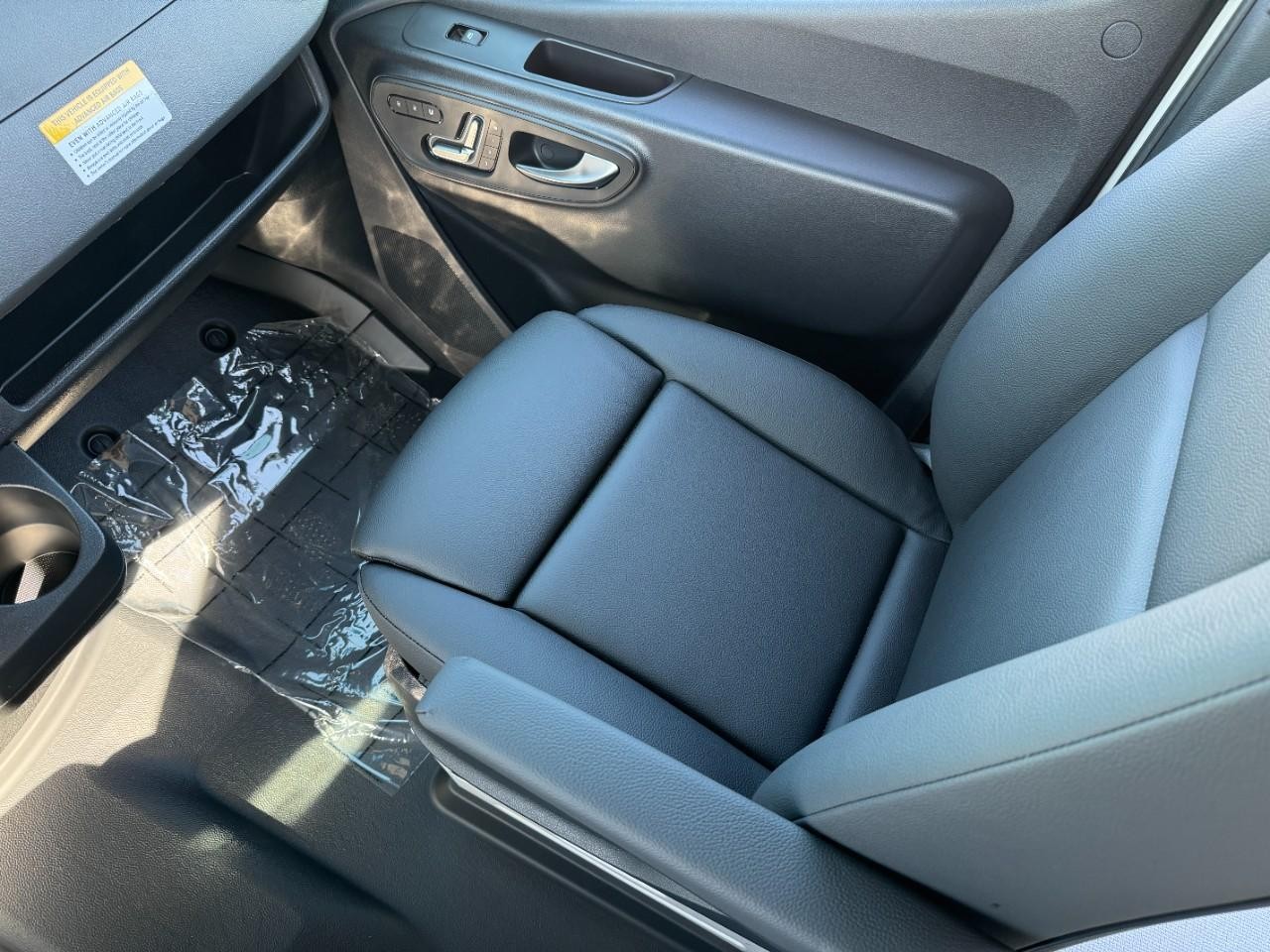 Mercedes-Benz Sprinter Cargo Van Vehicle Full-screen Gallery Image 20