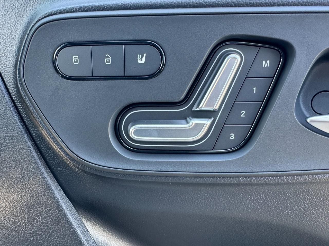 Mercedes-Benz Sprinter Cargo Van Vehicle Full-screen Gallery Image 21