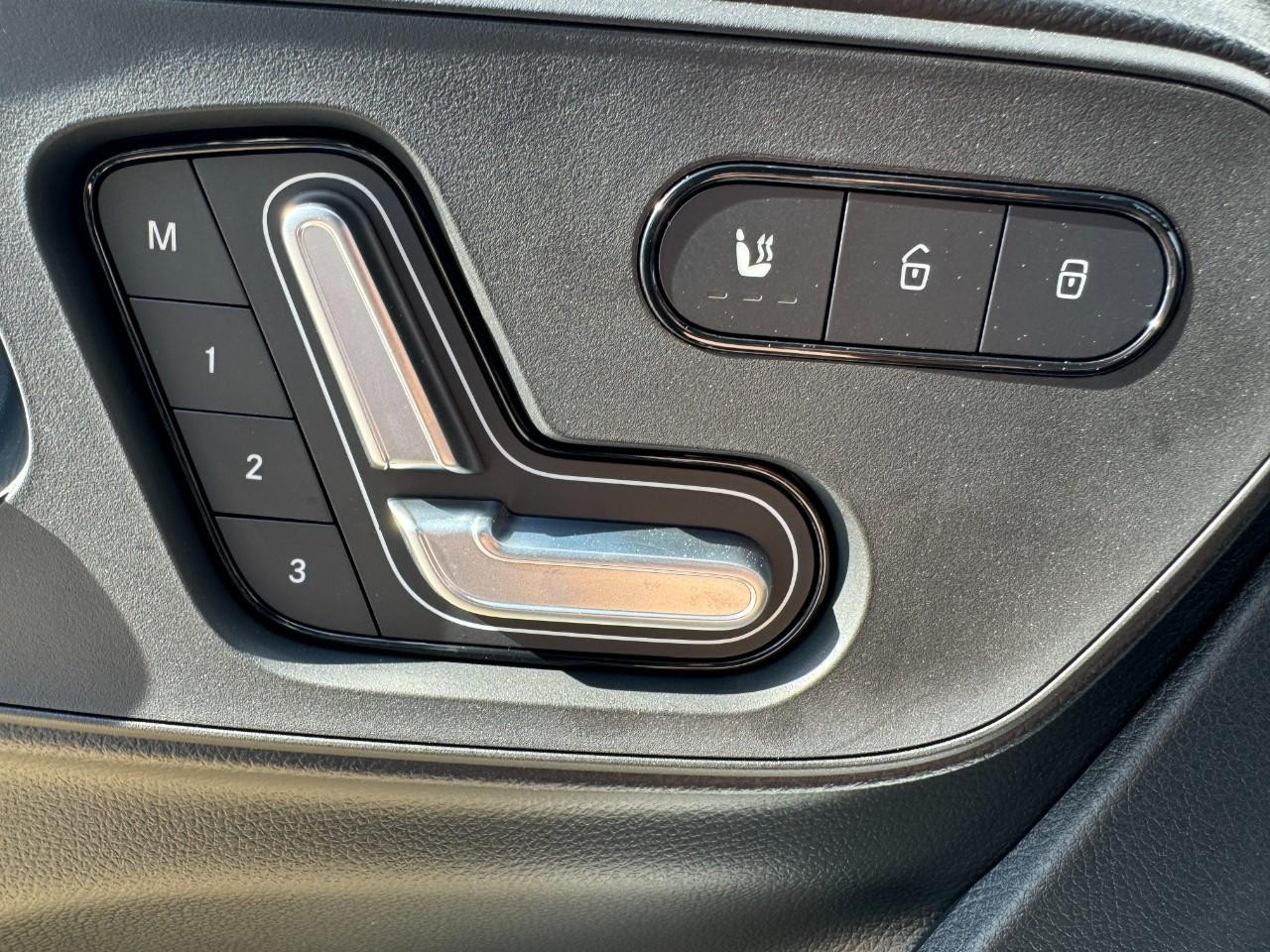 Mercedes-Benz Sprinter Cargo Van Vehicle Full-screen Gallery Image 25