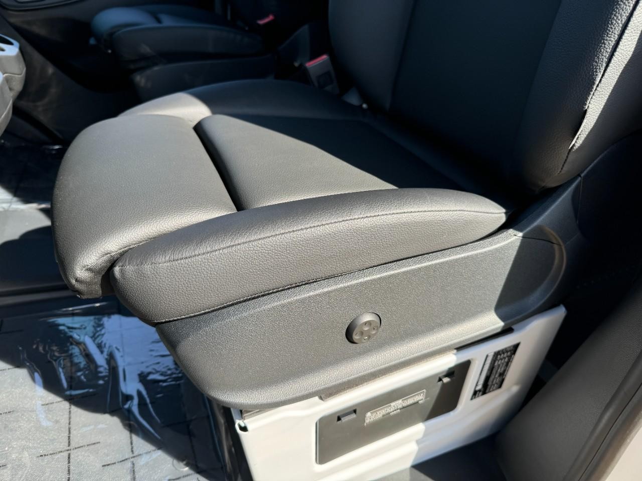 Mercedes-Benz Sprinter Cargo Van Vehicle Full-screen Gallery Image 27